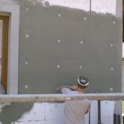 Rekonštrukcia-dovystuženie a dokotvenie steny v časti, kde sa bude montovať kamenný obklad