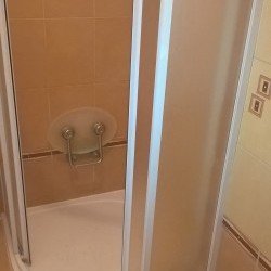 Montáž novej sprchovej vaničky, obnovenie funkčnosti