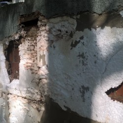 7-Otvaranie zateplenia steny a obnazenie mokreho muru